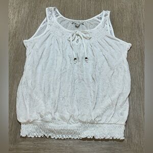 French Laundry. (M) White Lace Trim Crinkled Women's Top